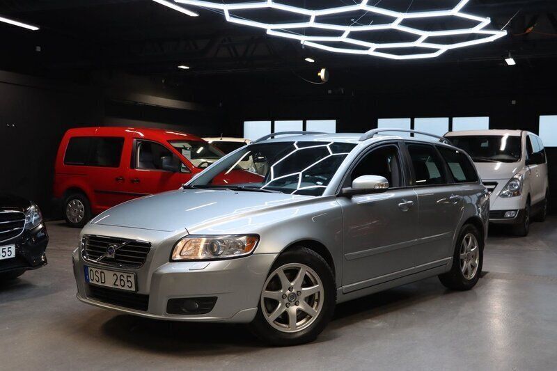 Silver Begagnad 2008 Volvo V50 Momentum Kombi | 109 900 kr (Dyr) - Bild 1/4