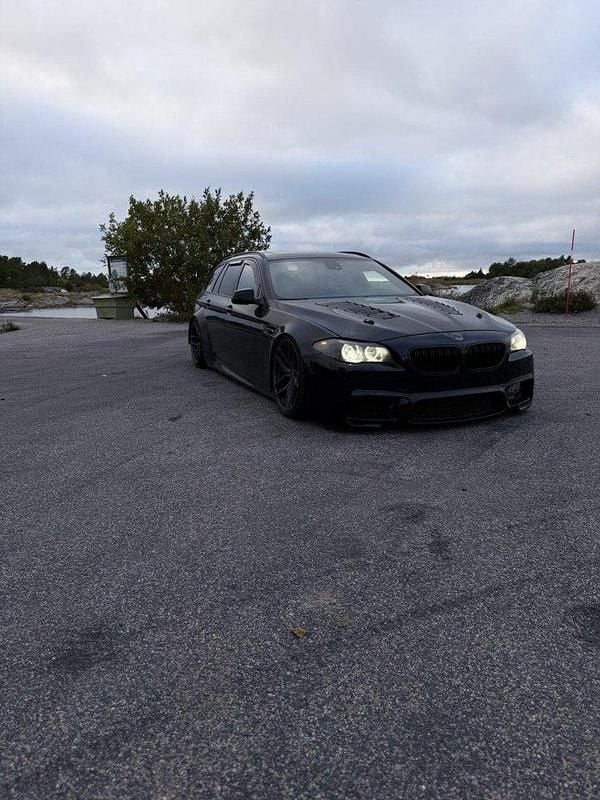 Blå Begagnad 2011 BMW 535 M Sport Kombi | 170 000 kr (Dyr) - Bild 1/4