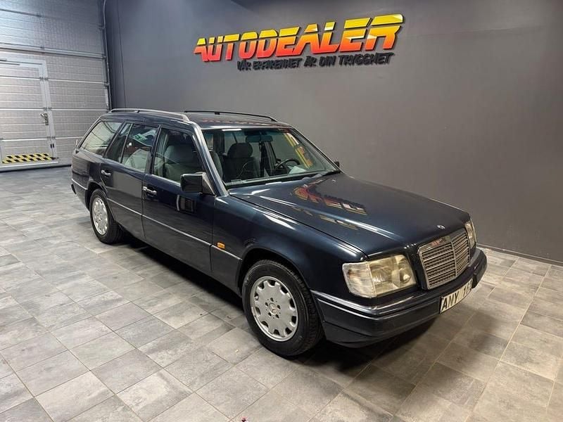 Begagnad Mercedes E200 136 HK (100 kW) 1996 Svart Kombi