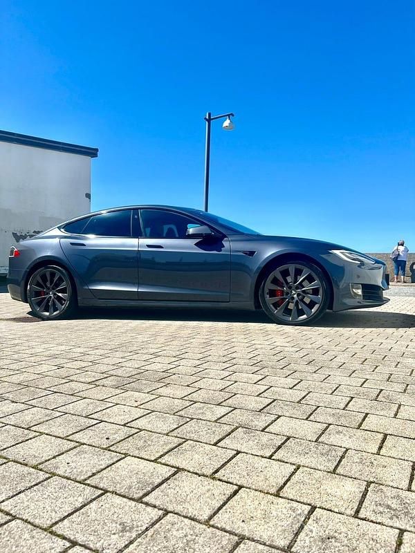 Begagnad 2019 Tesla Model S Halvkombi | 425 000 kr (Dyr) - Bild 1/4