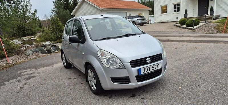 Grå Begagnad 2009 Suzuki Splash Halvkombi | 39 900 kr - Bild 1/4