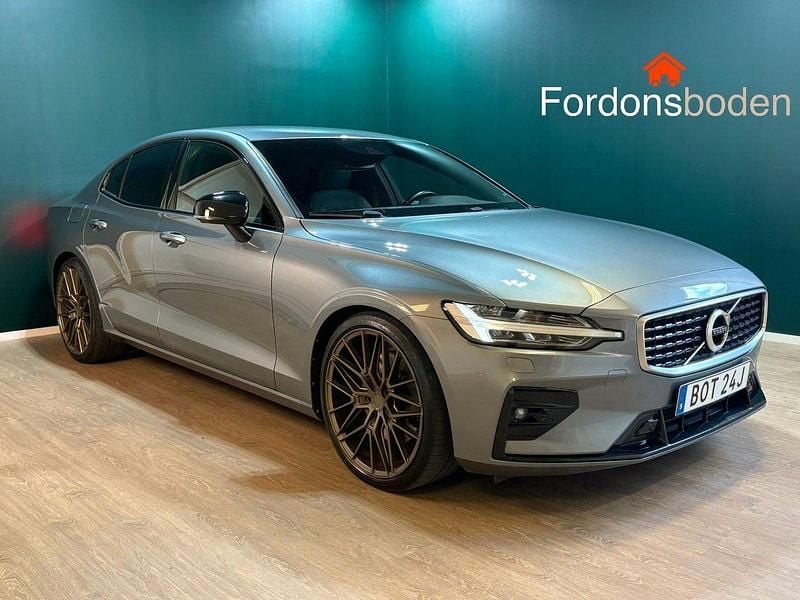Grå Begagnad 2019 Volvo S60 R-Design Sedan | 324 800 kr (Bra pris) - Bild 1/4