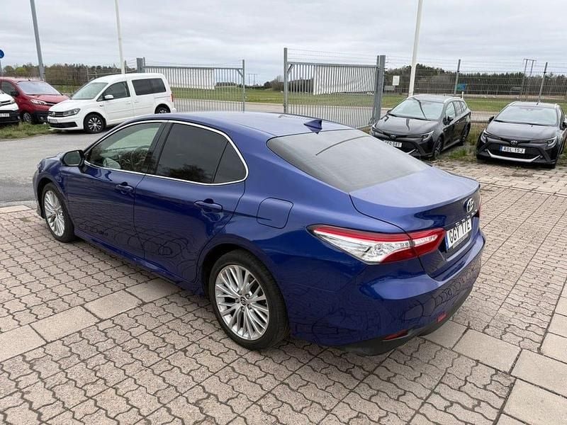 Begagnad Toyota Camry 218 HK (160 kW) 2020 Mörkblå Sedan