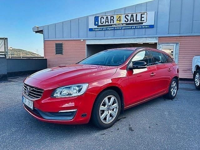 Röd Begagnad 2013 Volvo V60 Kombi | 89 900 kr (Marknadspris) - Bild 1/4
