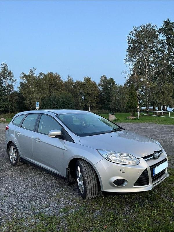 Grå Begagnad 2014 Ford Focus Trend Kombi | 50 000 kr (Bra pris) - Bild 1/4