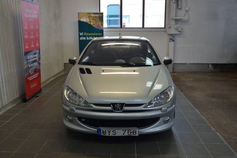Begagnad Peugeot 206 CC 109 HK (80 kW) 2004 Ljusgrå Cab