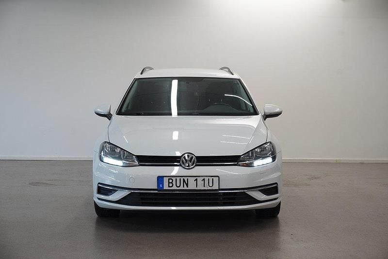 Vit Begagnad 2019 VW Golf VII Kombi | 119 000 kr (Bra pris) - Bild 1/4