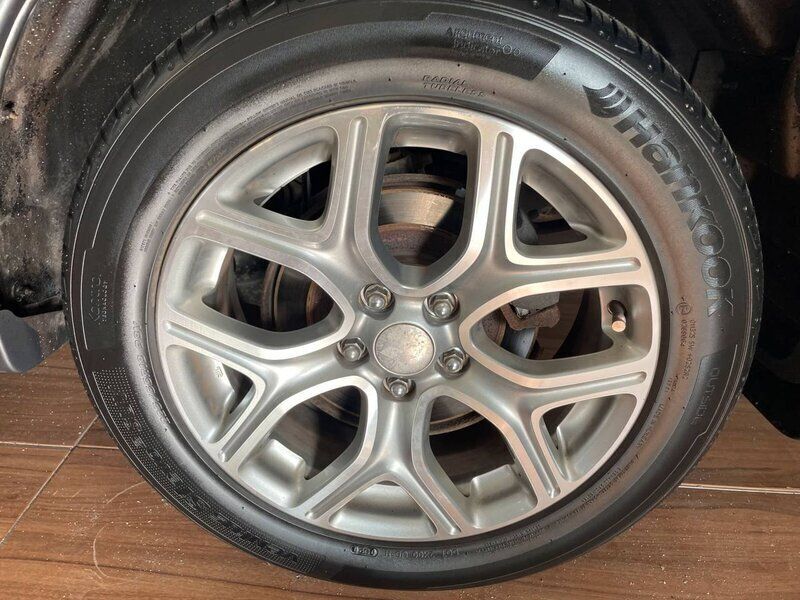 Begagnad Mitsubishi Outlander P-HEV Plus 122 HK (89 kW) 2014 Grå SUV