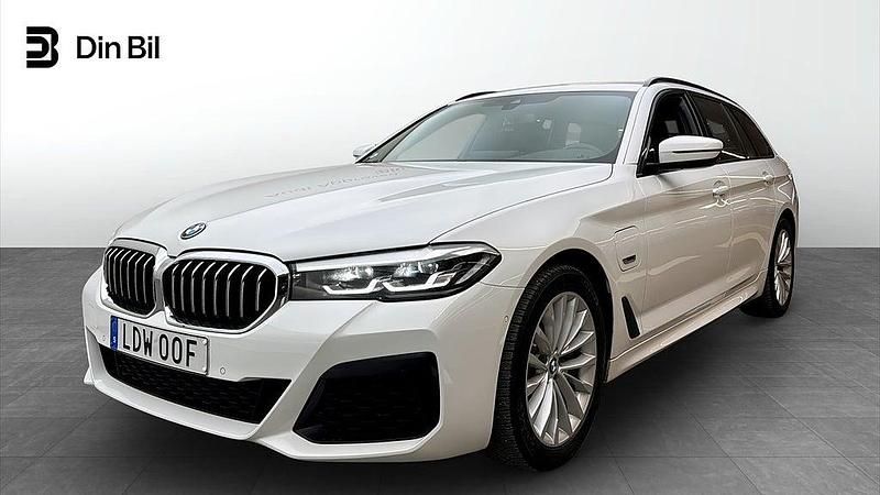 Begagnad BMW 530e M Sport 184 HK (135 kW) 2022 Vit Kombi