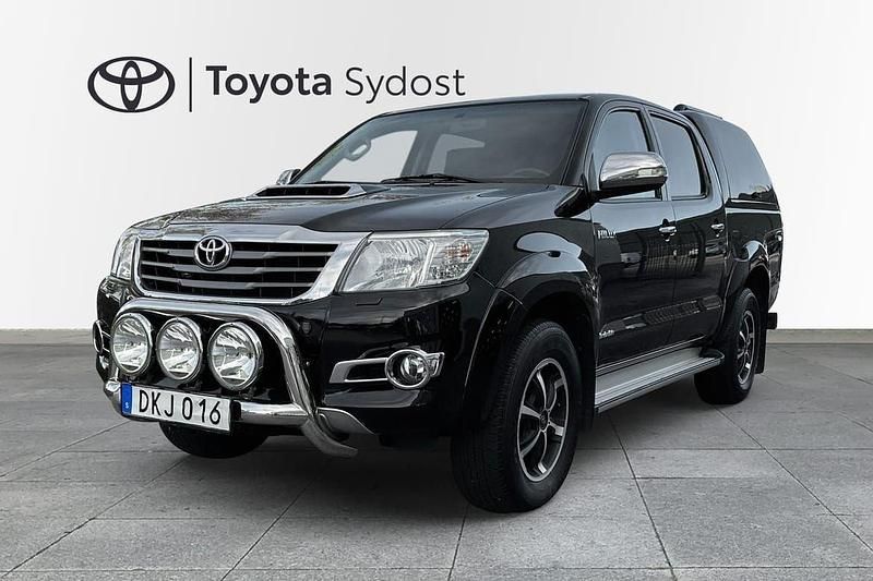 Svart Begagnad 2016 Toyota HiLux Pickup | 325 000 kr (Marknadspris) - Bild 1/4