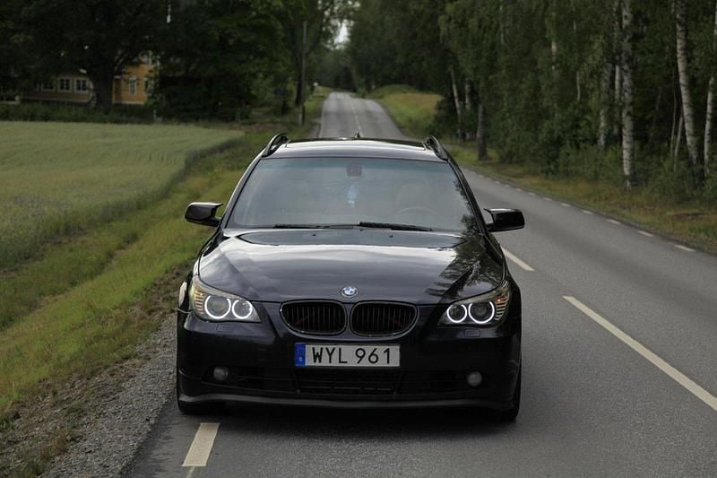 Blå Begagnad 2005 BMW 525 Sport Line Kombi | 55 000 kr (Lite dyr) - Bild 1/4