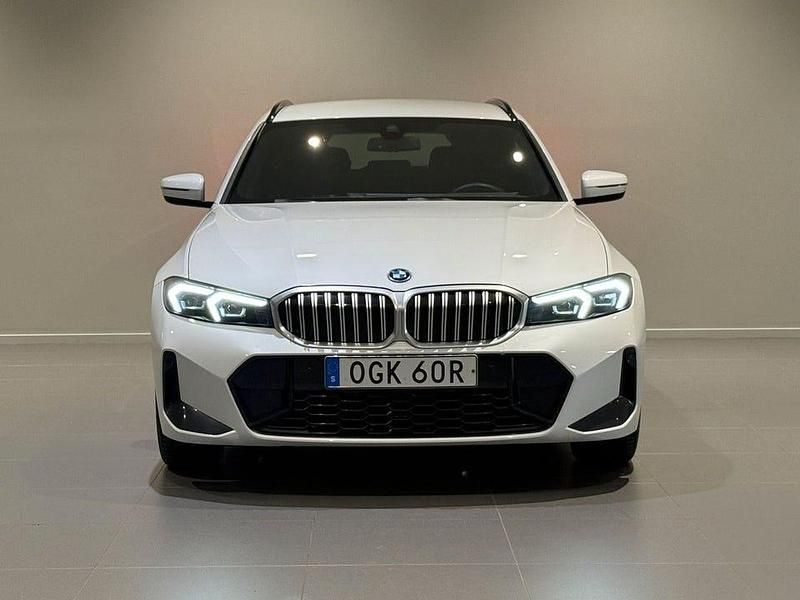 Begagnad BMW 330 M Sport 184 HK (135 kW) 2025 Mineral vit metallic Kombi