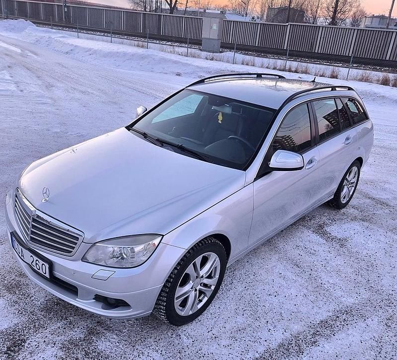 Begagnad Mercedes C180 Classic 156 HK (114 kW) 2007 Silver Kombi