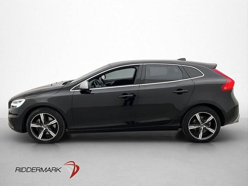 Begagnad Volvo V40 R-Design 152 HK (111 kW) 2018 Svart Halvkombi