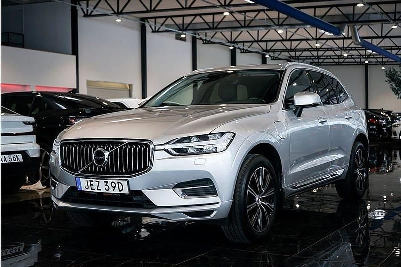 Silver Begagnad 2020 Volvo XC60 Momentum SUV | 364 500 kr (Marknadspris) - Bild 1/4