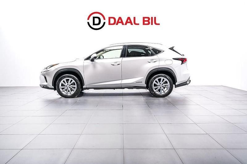 Vit Begagnad 2019 Lexus NX300h Luxury Line SUV | 294 700 kr (Superpris) - Bild 1/4