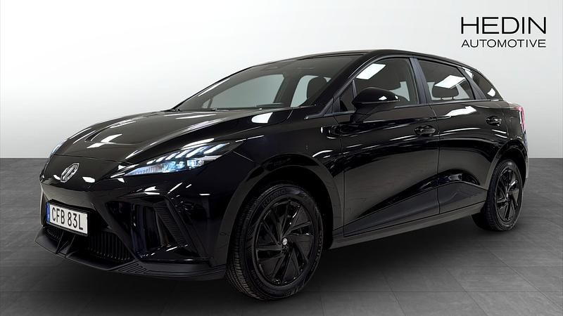 Svart (black) Begagnad 2023 MG MG4 EV Halvkombi | 259 900 kr (Marknadspris) - Bild 1/4