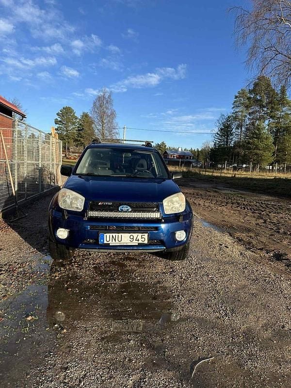 Begagnad 2004 Toyota RAV4 SUV | 33 000 kr (Marknadspris) - Bild 1/3
