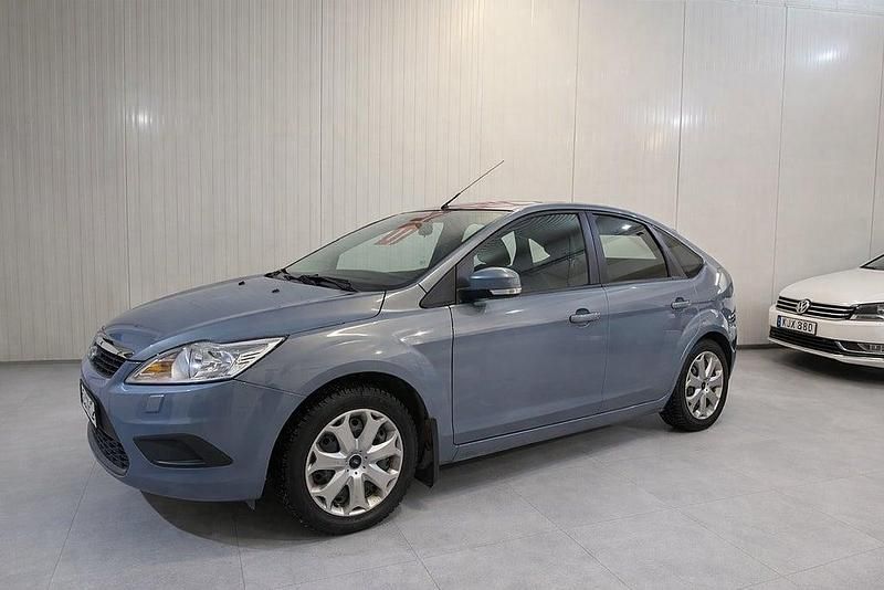 Begagnad Ford Focus Trend 125 HK (91 kW) 2007 Grå Halvkombi