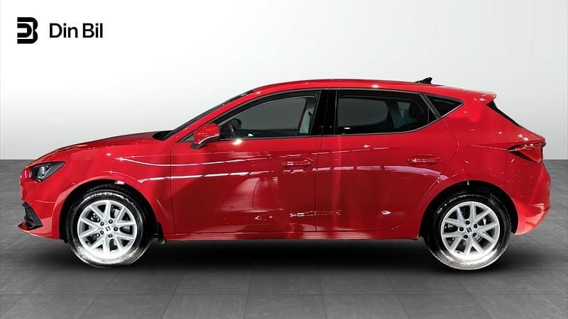 Begagnad Seat Leon Style 110 HK (80 kW) 2023 Röd (pure red) Kombi