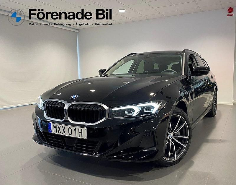 Svart Begagnad 2024 BMW 330e Shadowline Kombi | 499 000 kr - Bild 1/4