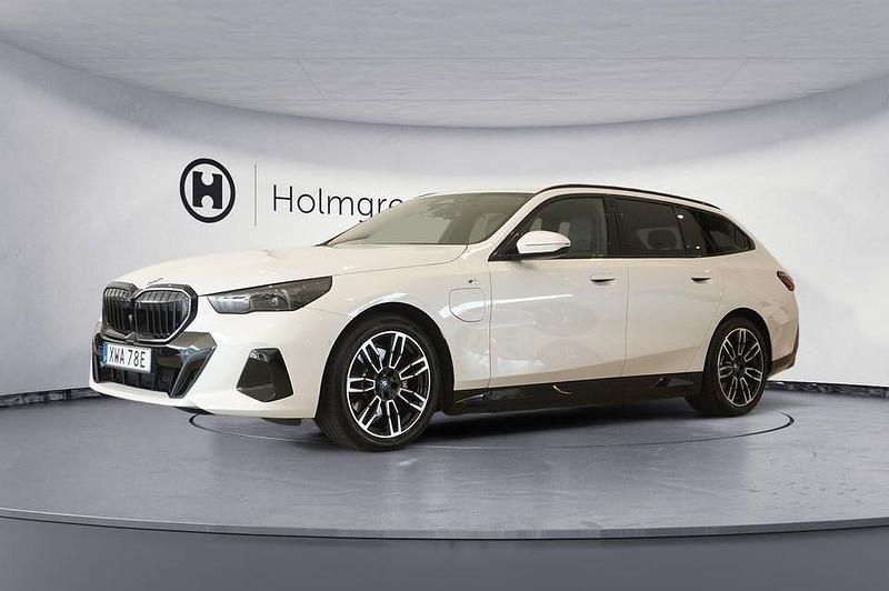 Begagnad BMW 530 M Sport 190 HK (139 kW) 2025 Mineralvit metallic Kombi