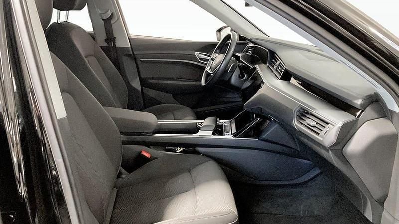 Begagnad Audi e-tron 230 kW (313 HK) 2020 Svart SUV