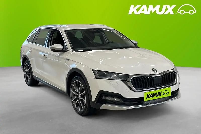 Vit Begagnad 2022 Skoda Octavia Scout Kombi | 278 800 kr (Dyr) - Bild 1/4