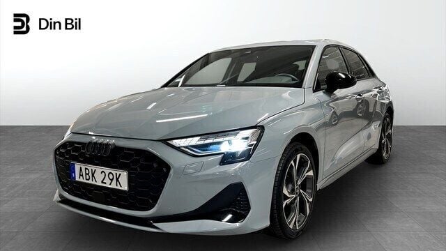 Pilgrå pärleffekt Begagnad 2024 Audi A3 Advanced Plus | 369 000 kr - Bild 1/3