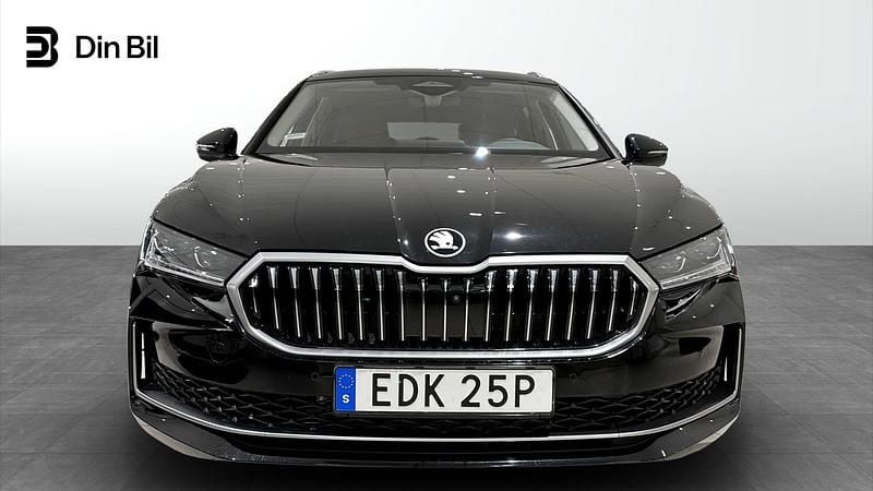 Begagnad Skoda Superb 2025 Svart Kombi