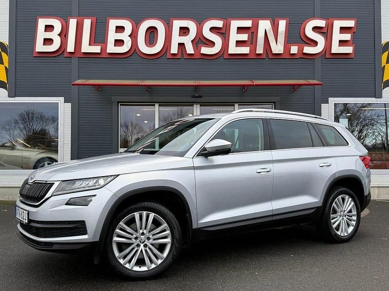 Silver Begagnad 2019 Skoda Kodiaq Business Line SUV | 239 000 kr (Marknadspris) - Bild 1/4