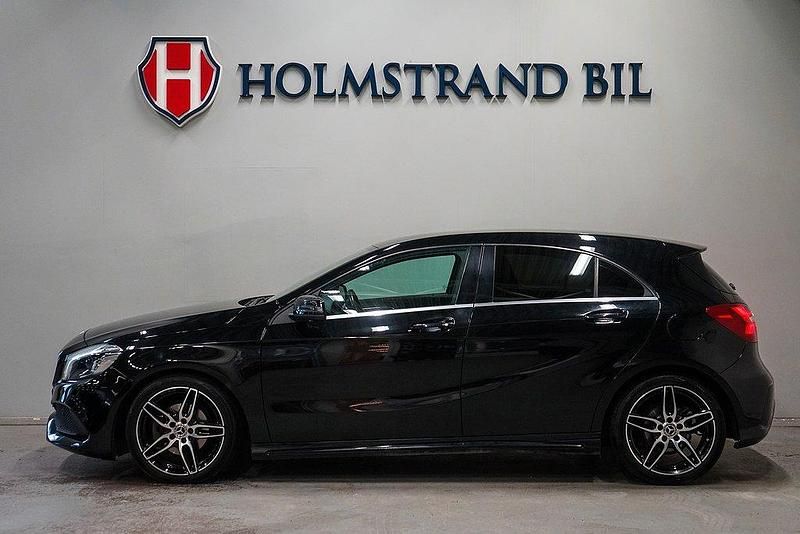 Svart Begagnad 2018 Mercedes A180 Style Halvkombi | 184 900 kr (Bra pris) - Bild 1/4