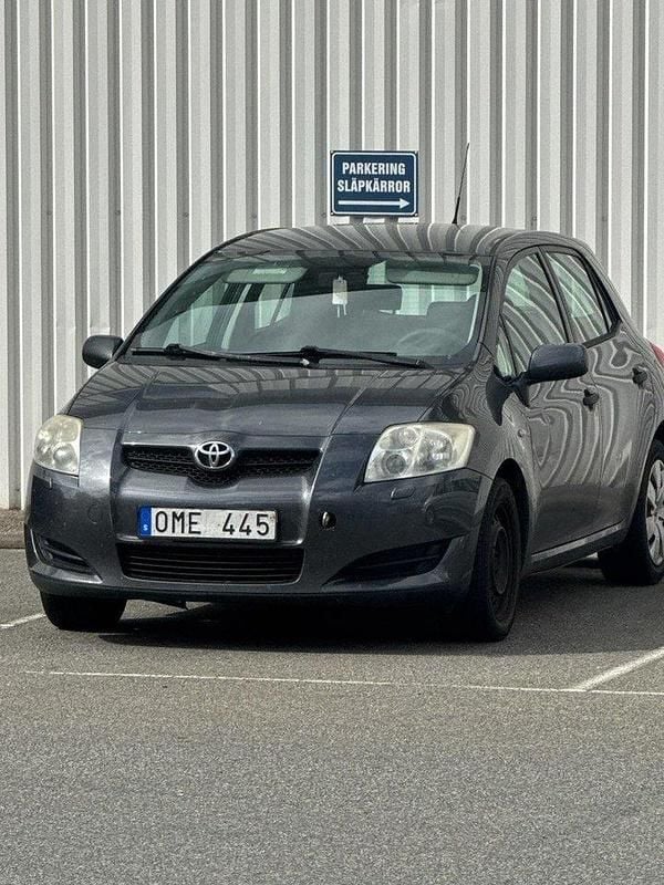 Grå Begagnad 2008 Toyota Auris Halvkombi | 8 000 kr (Superpris) - Bild 1/1
