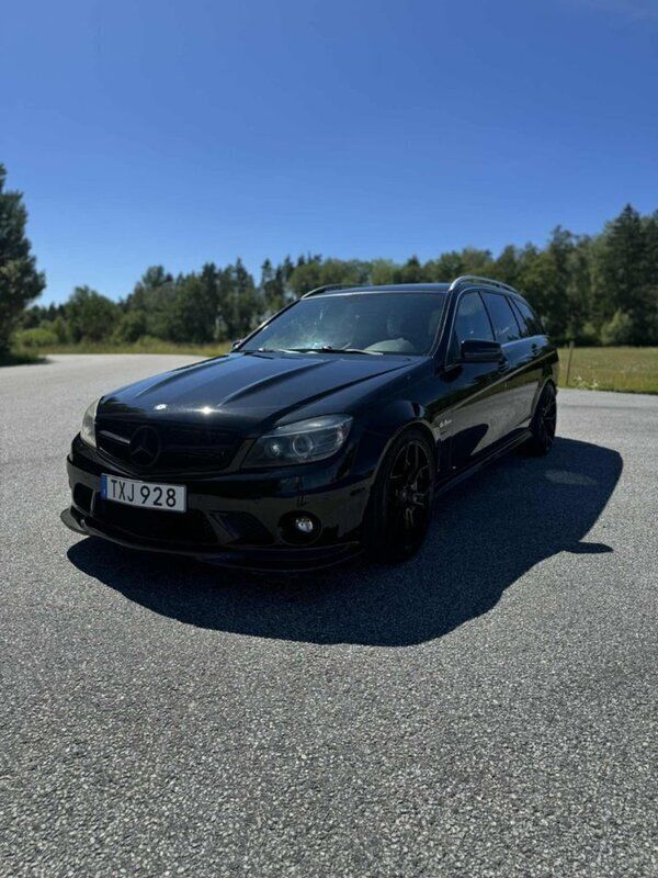 Svart Begagnad 2010 Mercedes C63 AMG Avantgarde Kombi | 295 000 kr (Bra pris) - Bild 1/4