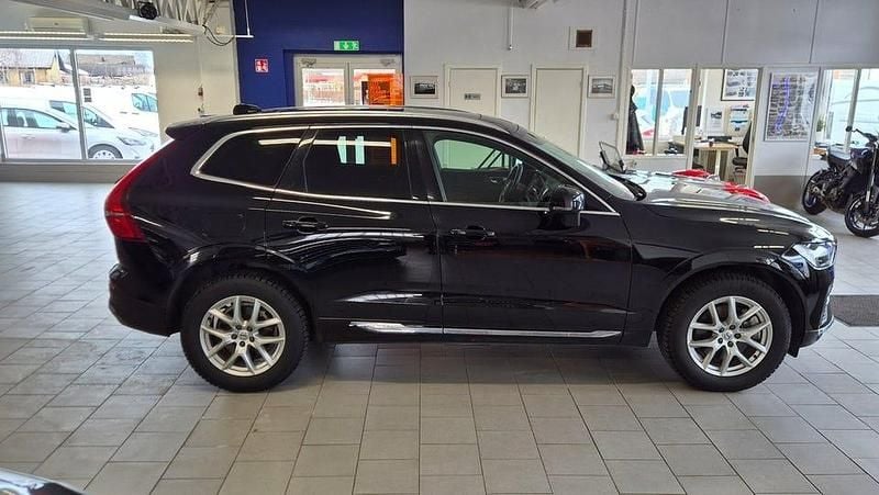 Begagnad Volvo XC60 Core 350 HK (257 kW) 2022 Svart SUV