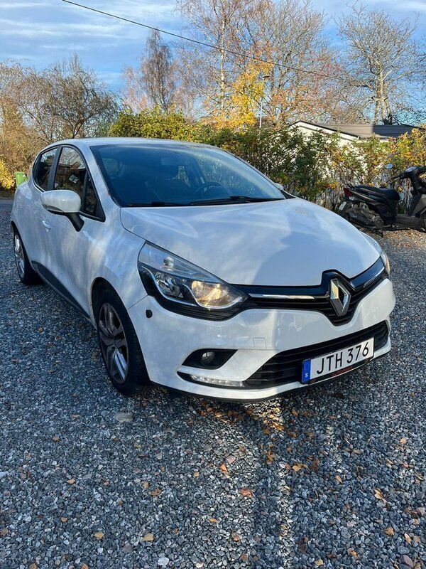Vit Begagnad 2017 Renault Clio IV Zen Halvkombi | 85 000 kr (Bra pris) - Bild 1/4