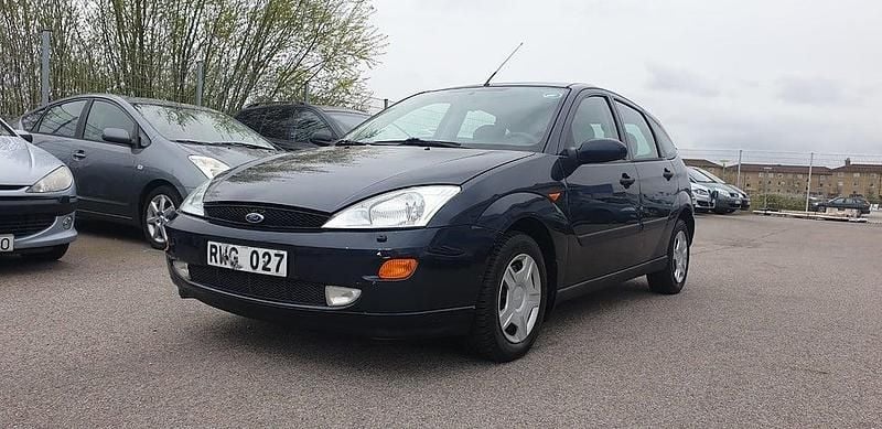 Begagnad 2001 Ford Focus Halvkombi | 10 000 kr (Marknadspris) - Bild 1/4