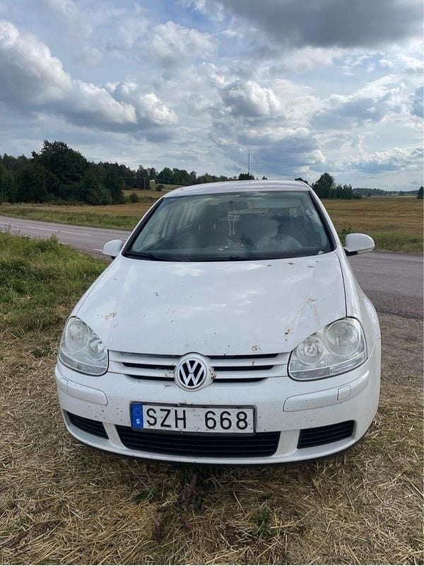 Vit Begagnad 2007 VW Golf V Trendline Halvkombi | 7 000 kr (Superpris) - Bild 1/4