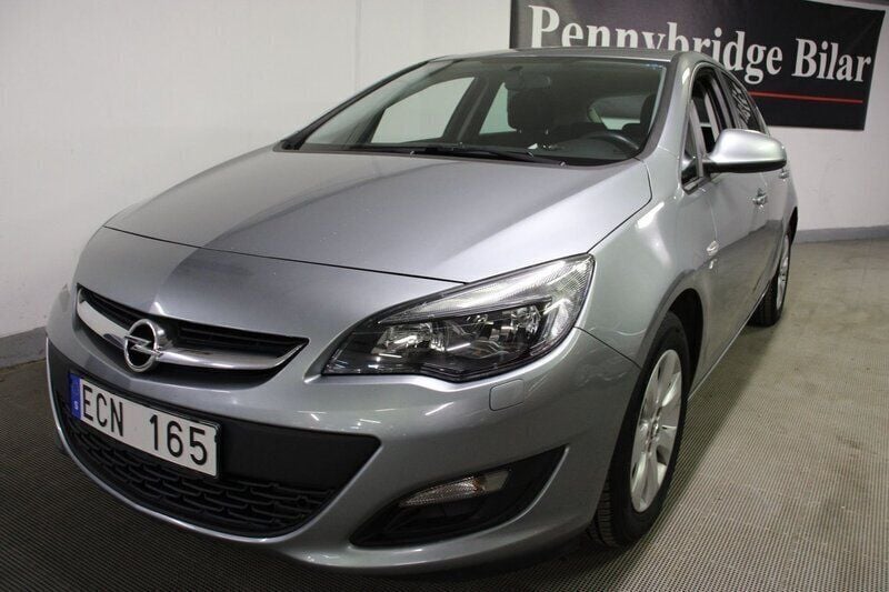 Grå Begagnad 2013 Opel Astra Active Halvkombi | 84 900 kr (Marknadspris) - Bild 1/4