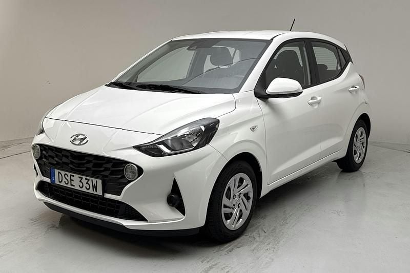 Vit Begagnad 2022 Hyundai i10 Essential Halvkombi | 140 000 kr (Bra pris) - Bild 1/4