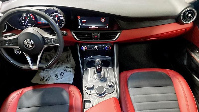 Begagnad Alfa Romeo Giulia Super 201 HK (147 kW) 2019 Svart Sedan