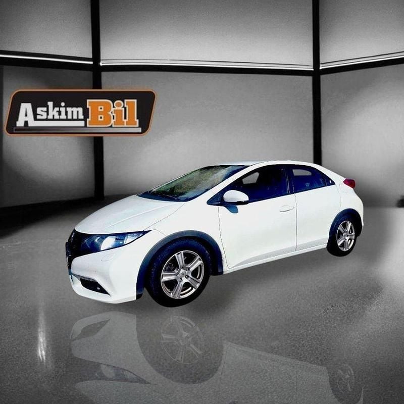 Vit Begagnad 2013 Honda Civic Sport Halvkombi | 129 900 kr (Marknadspris) - Bild 1/4