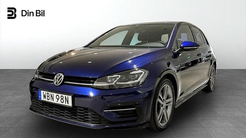 Mörkblå Begagnad 2020 VW Golf VIII R-line Kombi | 199 900 kr (Marknadspris) - Bild 1/4