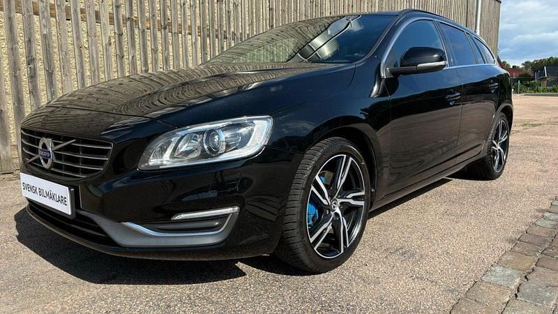 Svart Begagnad 2014 Volvo V60 Kombi | 154 900 kr (Marknadspris) - Bild 1/4
