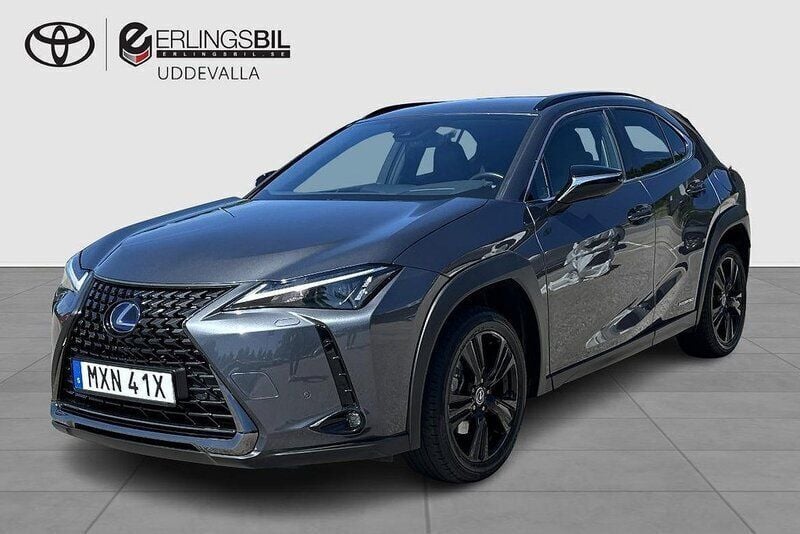 Grå Begagnad 2021 Lexus UX 250h Sport Line SUV | 295 000 kr - Bild 1/4