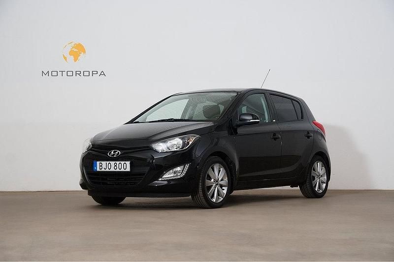 Svart Begagnad 2014 Hyundai i20 Premium Halvkombi | 79 000 kr (Marknadspris) - Bild 1/4