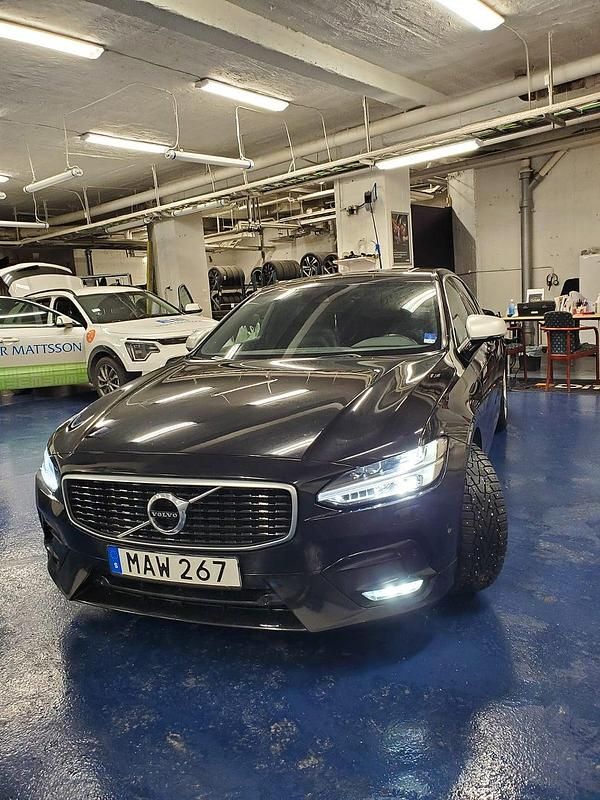Svart Begagnad 2018 Volvo S90 R-Design Sedan | 229 900 kr (Marknadspris) - Bild 1/1