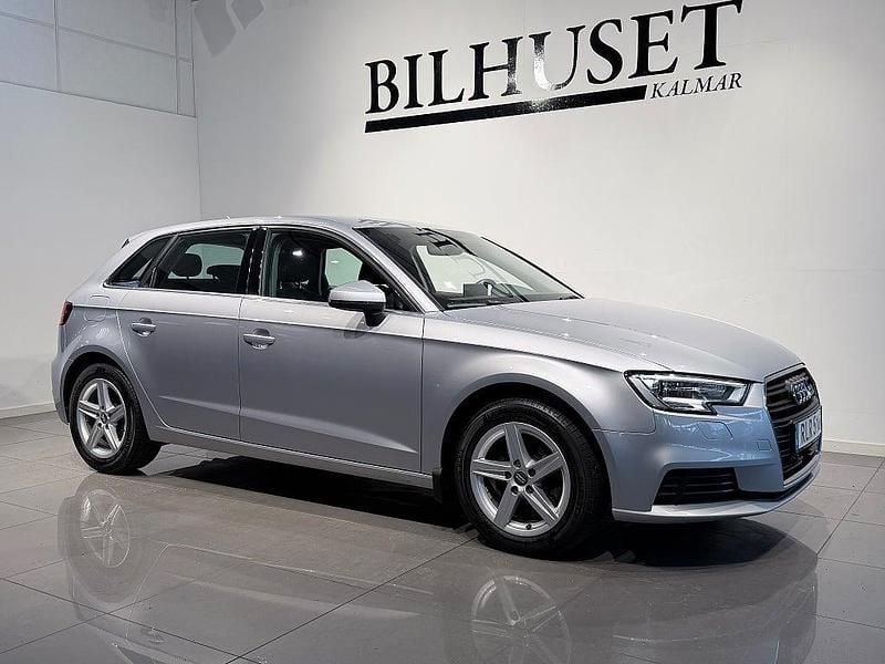 Silver Begagnad 2017 Audi A3 Sportback Proline Halvkombi | 179 900 kr (Lite dyr) - Bild 1/4