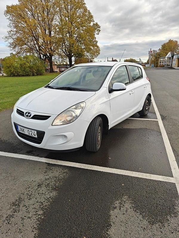 Begagnad 2011 Hyundai i20 Select Halvkombi | 40 000 kr (Marknadspris) - Bild 1/4