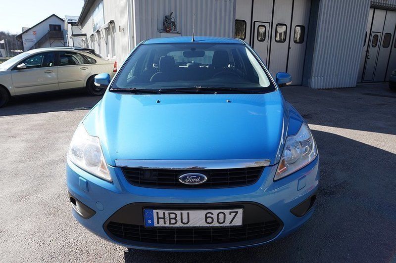 Blå Begagnad 2008 Ford Focus Halvkombi | 22 900 kr (Marknadspris) - Bild 1/4